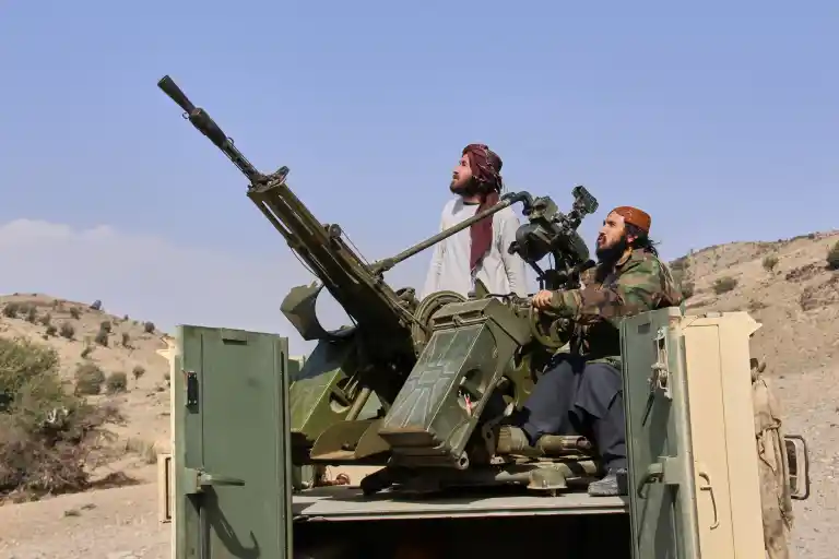 Imagen 1 de Pakistán ataqua Kabul y anuncia una "guerra abierta" contra Afganistán