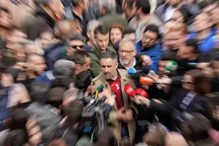 Imagen 1 de Abascal desmantela su extensa propiedad territorial en Murcia al obligar a Antelo a abandonar el lugar.