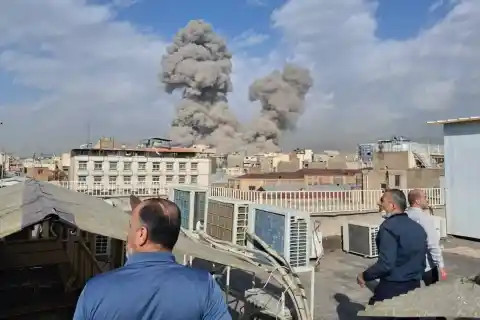 Imagen 1 de Últimas noticias del conflicto en Oriente Próximo, en directo | Los espacios aéreos de Israel e Irán han sido cerrados tras el ataque