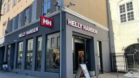 Imagen 1 de Helly Hansen reduce el tamaño de su chaqueta técnica ligera, y ahora el clima variable ya no es un problema.