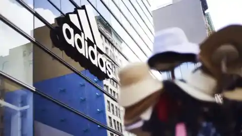 Imagen 1 de Estas Adidas VS Pace 2.0 con un 49% de descuento parecen más de un outlet que de Amazon.