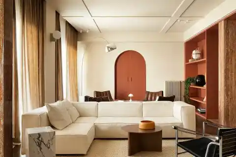 Imagen 1 de Así se logra fluidez y armonía cromática en una vivienda. Una reforma que transforma por completo un piso en el centro de Madrid.