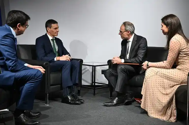 Imagen 1 de Amazon invertirá otros 18.000 millones en España y construirá una fábrica de servidores en Aragón