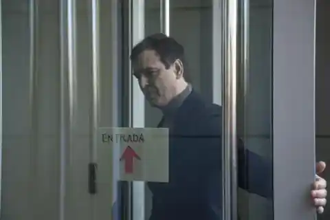 Imagen 1 de David Sánchez se presenta en la sede de la Audiencia de Badajoz para recoger la citación de su juicio