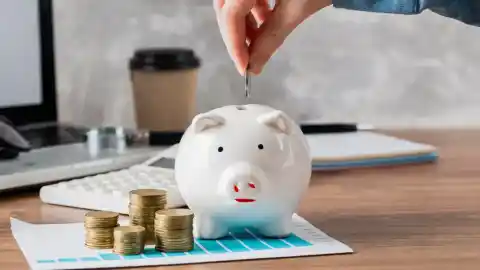 Imagen 1 de Niño demanda a padre tras gastar sus ahorros en boda