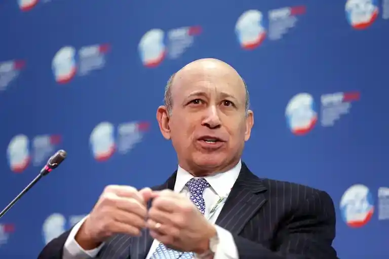 Imagen 1 de La gente se muestra complaciente ante el riesgo de una crisis financiera, afirma Lloyd Blankfein