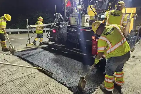 Imagen 1 de Texas tiene el mismo problema de socavones y baches que España pero cree tener la solución: carreteras de plástico