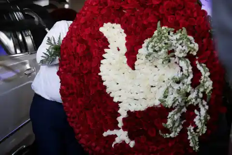 Imagen 1 de La procesión funeraria del Mencho lleva su cuerpo a Jalisco