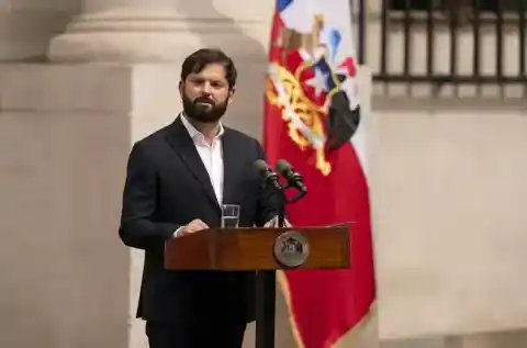Imagen 1 de Boric defiende que le comunicó a Kast sobre el proyecto del cable chino y el futuro ministro del Interior lo niega