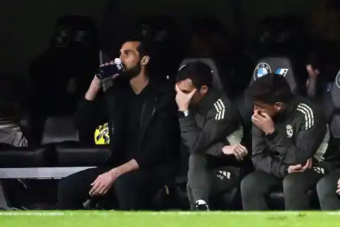 Imagen 1 de Vuelven los gritos de "Florentino, dimisión" y los abucheos al Madrid de Arbeloa: "Entiendo que me piten el cambio de Thiago"