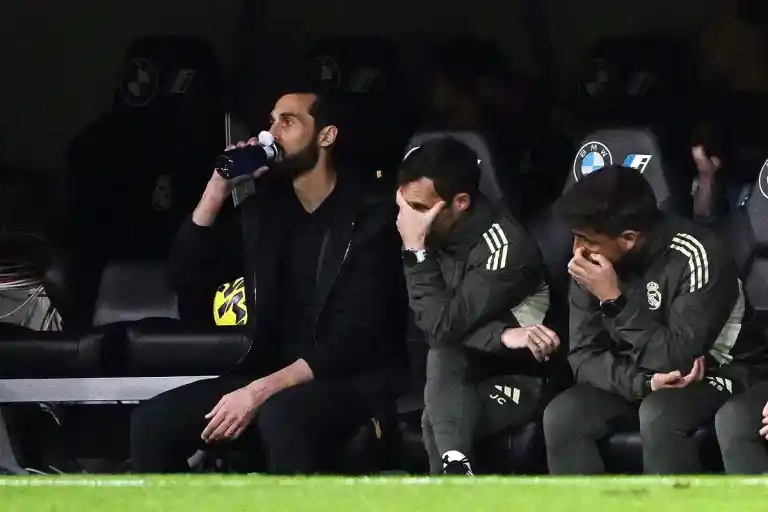 Imagen 1 de Vuelven los gritos de "Florentino, dimisión" y los abucheos al Madrid de Arbeloa: "Entiendo que me piten el cambio de Thiago"