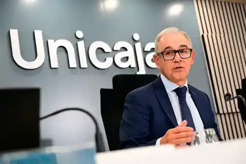 Imagen 1 de Rubiales dirigirá Unicaja con el cargo vencido hasta la junta de 2027