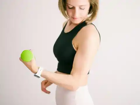 Imagen 1 de Ni cardio eterno ni rutinas complicadas: así es el ejercicio de fuerza que mantiene músculo y alarga tu vida