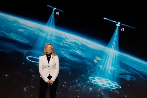Imagen 1 de SpaceX avanza en telecomunicaciones satelitales y prepara su histórica
