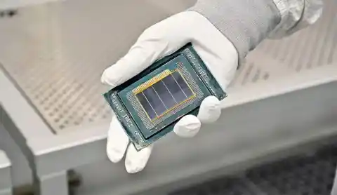 Imagen 1 de Intel muestra Clearwater Forest con 288 E-Cores, 12 chiplets en Intel 18A y 1.152 MB de L3