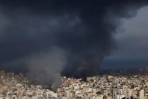 Imagen 1 de Embajada EE.UU. en Riad dañada tras ataque con dos drones