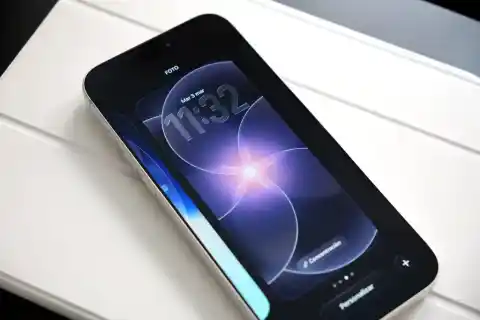 Imagen 1 de Descarga gratis fondos oficiales del iPhone 17e en alta