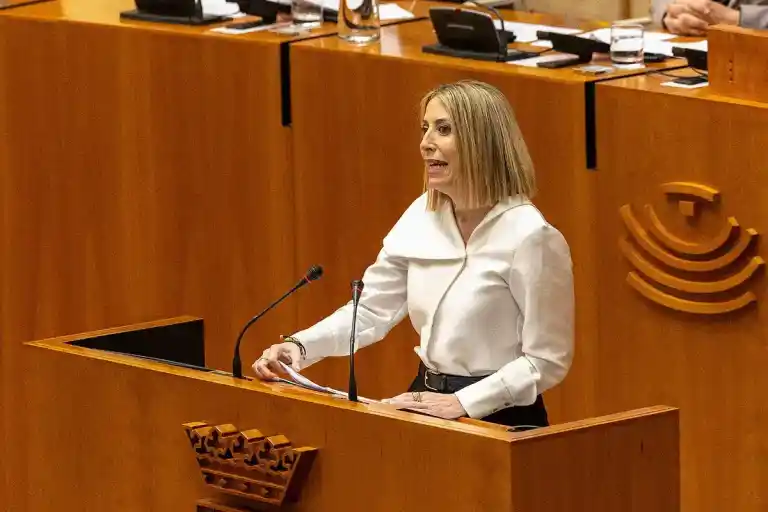Imagen 1 de María Guardiola realiza un discurso conciliador con constantes guiños a Vox: "Extremadura necesita una inmigración que venga a construir"