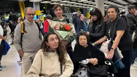 Imagen 1 de 175 españoles evacuados de Oriente Próximo llegan a Barajas