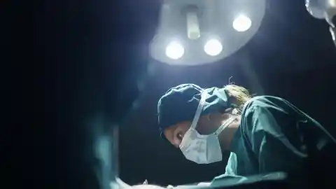 Imagen 1 de Neurocirujana Gloria Villalba opera más de 5.000 cerebros
