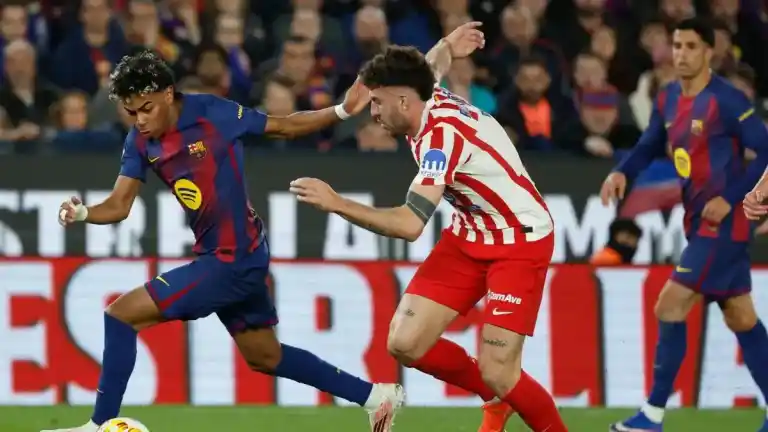 Imagen 1 de ¡Gol de Marc Bernal! (1-0) | El Barça busca la remontada ante el Atlético de Madrid en el Camp Nou