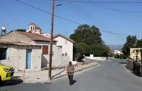 Imagen 1 de Akrotiri, un pueblo fantasma en Chipre por la amenaza de la guerra en Oriente Próximo