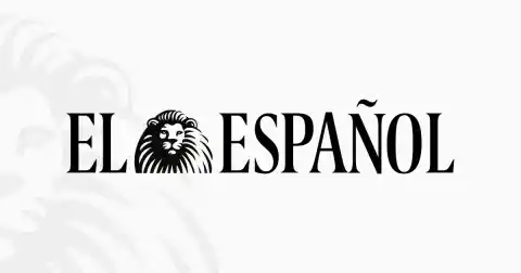 Imagen 1 de Sonsoles Ónega, entre lágrimas, llega a la capilla ardiente de su padre acompañada por sus hermanos y su pareja, Juan