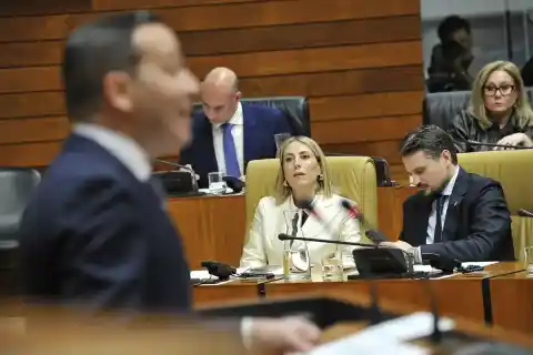 Imagen 1 de Vox rechaza hacer presidenta hoy a Guardiola, pero se abre a un futuro pacto: "Pedimos certezas para hacerla presidenta"