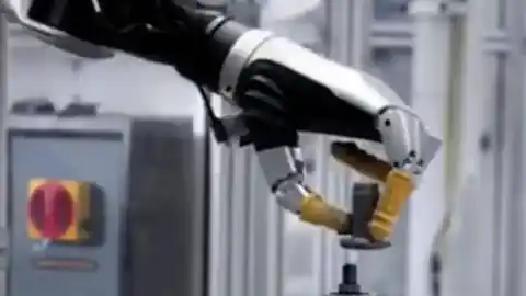 Imagen 1 de Los robots humanoides de Xiaomi ya fabrican coches eléctricos y eso es otra mala noticia para Elon Musk