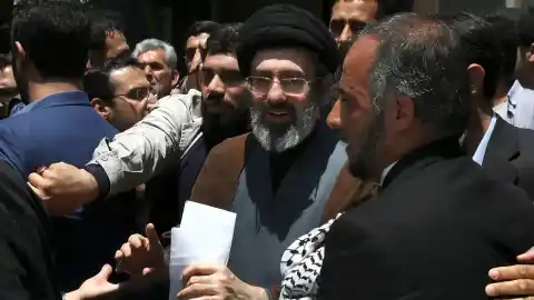 Imagen 1 de Un hijo de Jamenei, candidato a reemplazar a su padre como líder supremo de Irán