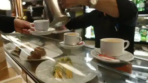 Imagen 1 de La queja de un cliente tras la negativa de una camarera a atenderle en su descanso: "No me puso el café"