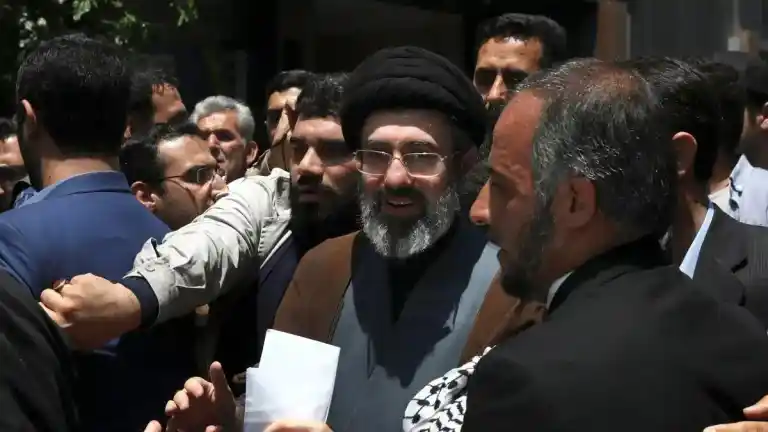 Imagen 1 de Mojtaba Jamenei, el hijo del ayatolá que puede convertirse en el nuevo líder supremo de Irán