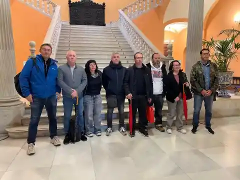 Imagen 1 de Sindicatos se encierran en el Ayuntamiento de Sevilla