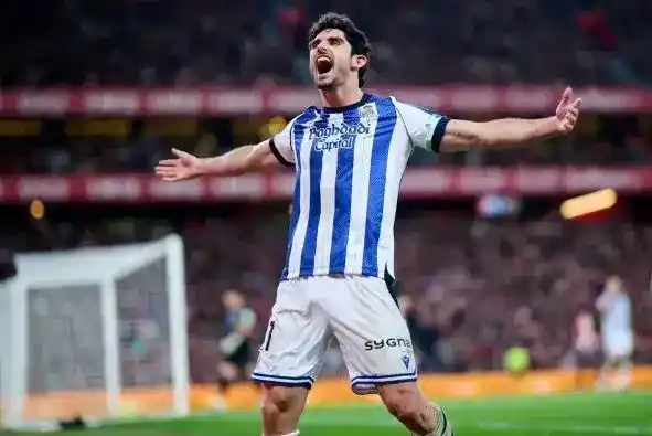 Imagen 1 de Guedes, la resurrección de un puñal que acelera a la Real Sociedad en busca de la final