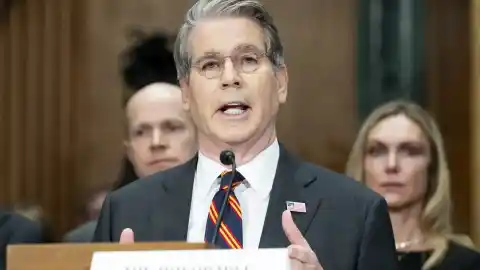 Imagen 1 de Scott Bessent califica la negativa española de inaceptable