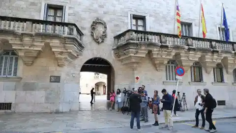 Imagen 1 de Absuelven en Palma a un padre y un hijo acusados de incendiar su coche para evitar pagar un préstamo