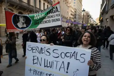 Imagen 1 de Trabajadores sociales de Barcelona convocan huelga el 10