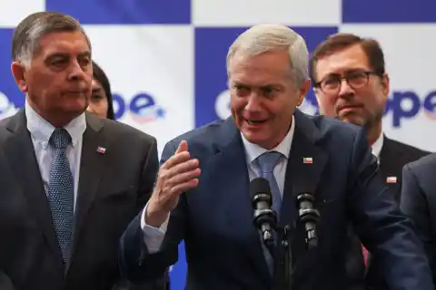 Imagen 1 de Kast asiste a cumbre con Trump días antes de asumir