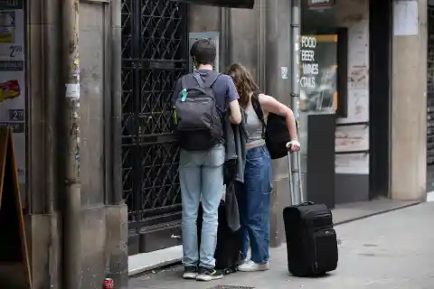 Imagen 1 de Barcelona extiende prohibición de pisos turísticos a cinco