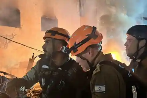 Imagen 1 de Israel lanza oleada de ataques contra decenas de bases