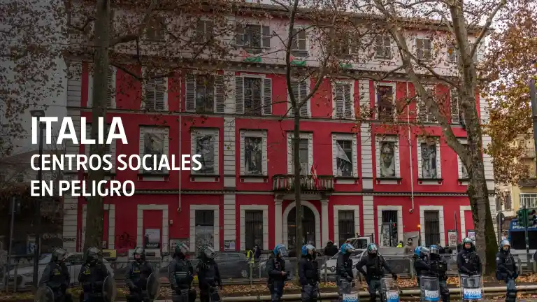 Imagen 1 de Decenas de miles protestan en Italia contra cierre