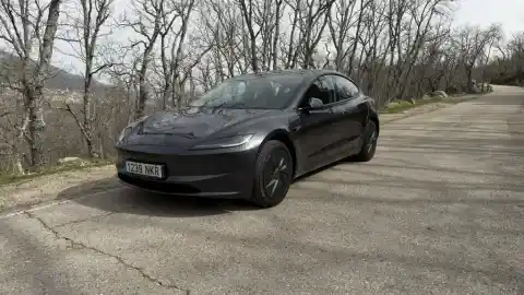Imagen 1 de Tesla pivota y apuesta por el Model 3 trasero para salvar