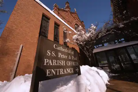 Imagen 1 de Diócesis de Providence ocultó abusos de 75 sacerdotes a 300