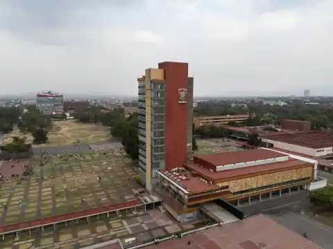 Imagen 1 de SCJN obliga a UNAM a devolver pago por curso de titulación