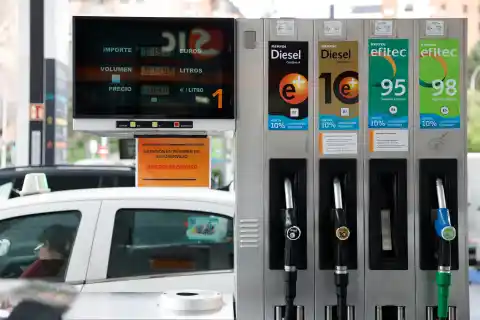 Imagen 1 de Guerra contra Irán dispara precios del petróleo y gas en EE