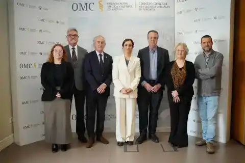 Imagen 1 de Sanidad y médicos acuerdan diálogo para evitar huelga