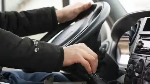 Imagen 1 de Trucos para ahorrar combustible tras el 'subidón' de precios: de la presión de los neumáticos al navegador