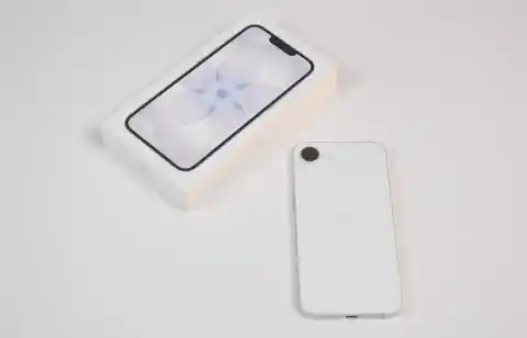 Imagen 1 de La peor pesadilla del iPhone 17e no está en Android. La tiene en casa por solo 50 euros de diferencia