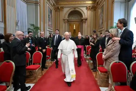 Imagen 1 de León XIV se traslada al apartamento en el Palacio Apostólico 10 meses después de ser elegido Papa