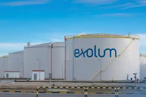 Imagen 1 de Hatta denuncia que Exolum impide la llegada de 200 millones de litros de combustible a España.